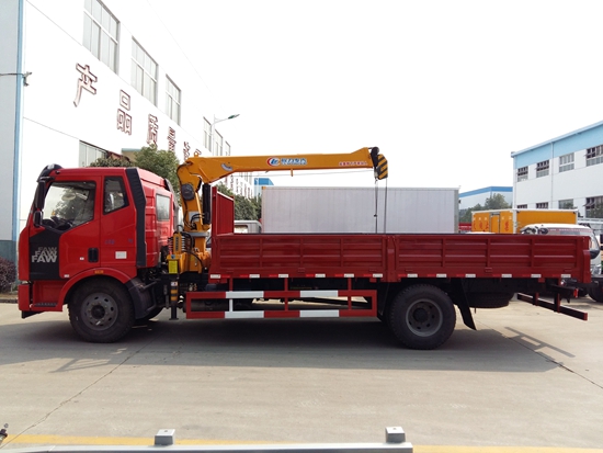 解放J6單橋隨車(chē)吊