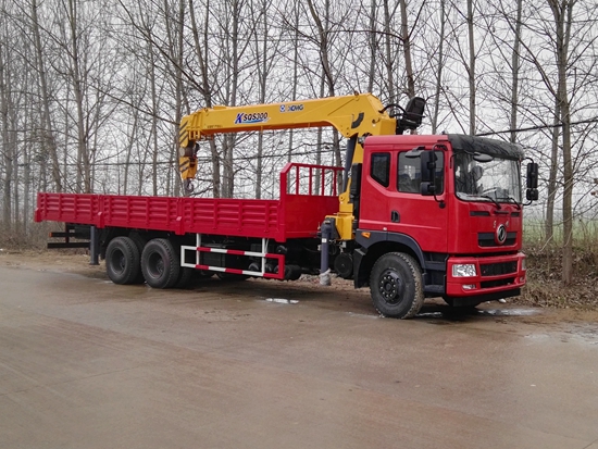 東風(fēng)新款后雙橋隨車(chē)吊