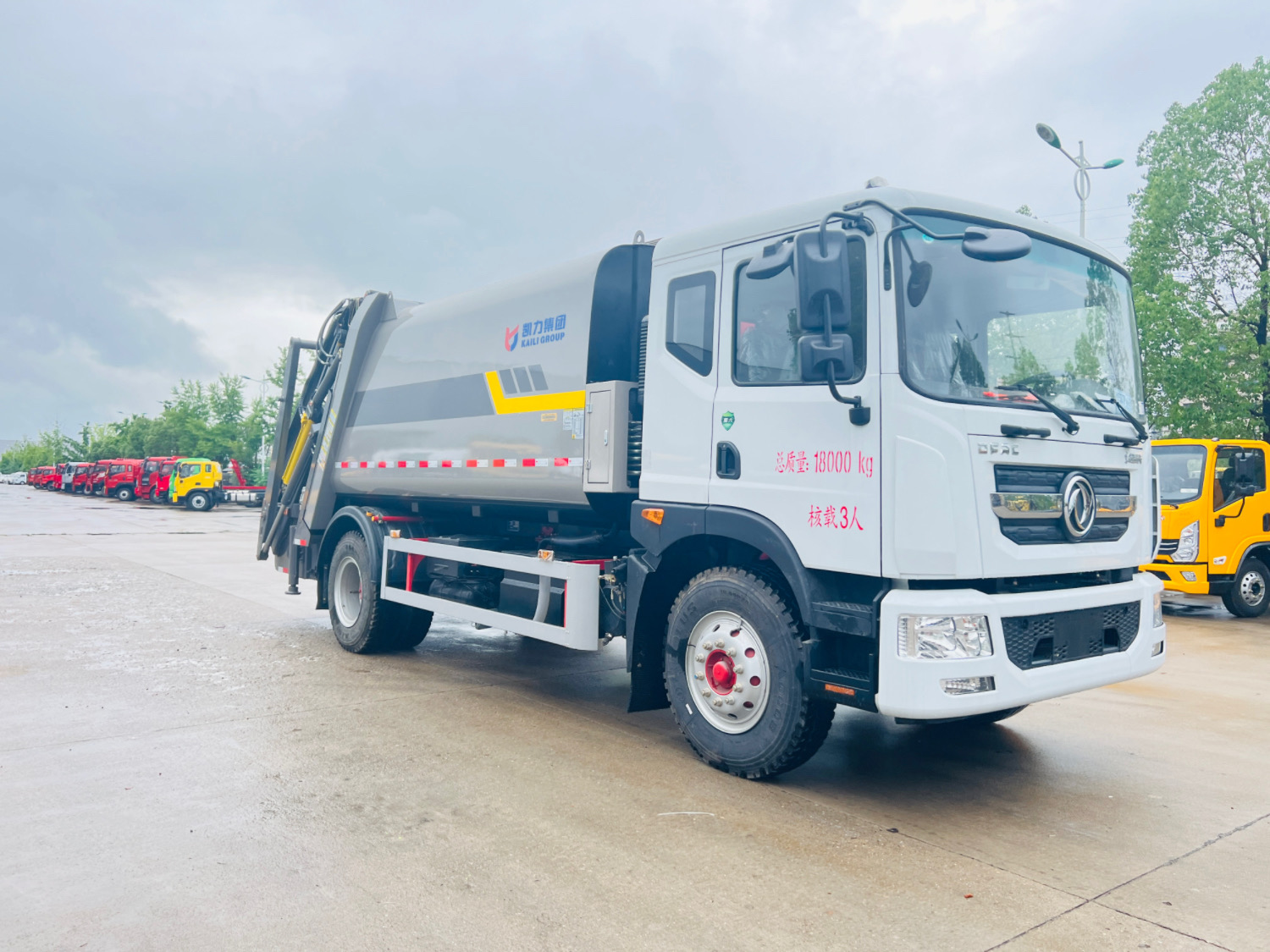 15方 新款壓縮垃圾車4500軸距 帶擺臂功能